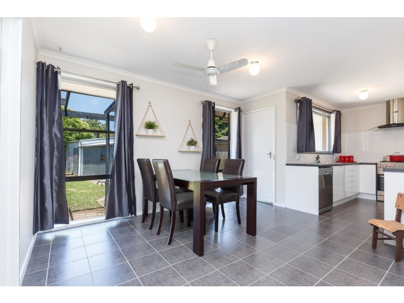 16 Jackson Avenue, Sale VIC 3850