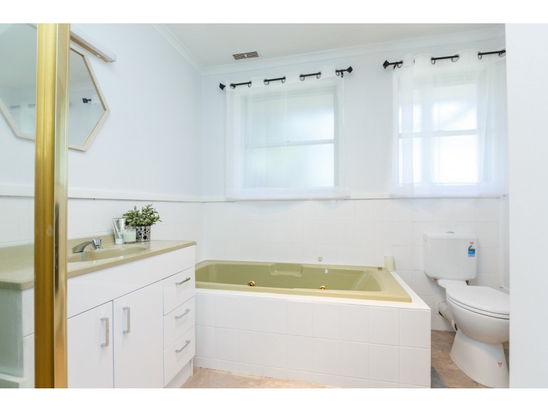 16 Jackson Avenue, Sale VIC 3850