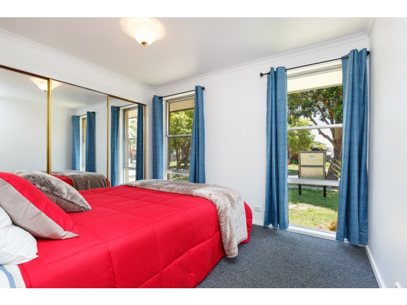 16 Jackson Avenue, Sale VIC 3850