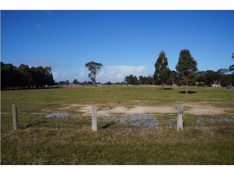2/18 Carter Street, Stratford VIC 3862