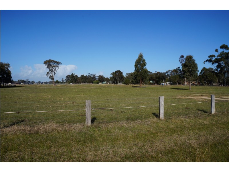 2/18 Carter Street, Stratford VIC 3862