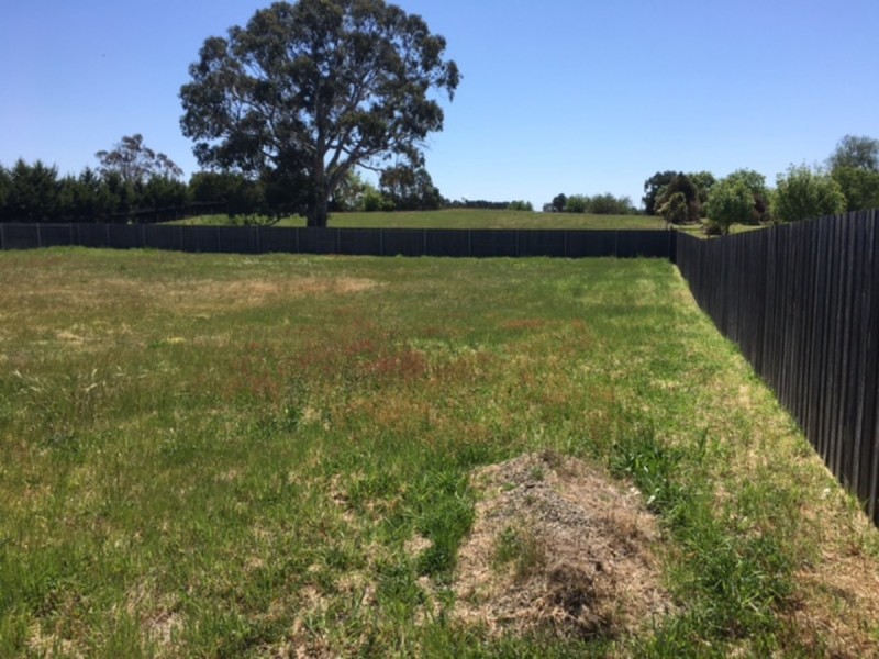 2/63 Wyndham Street, Stratford VIC 3862