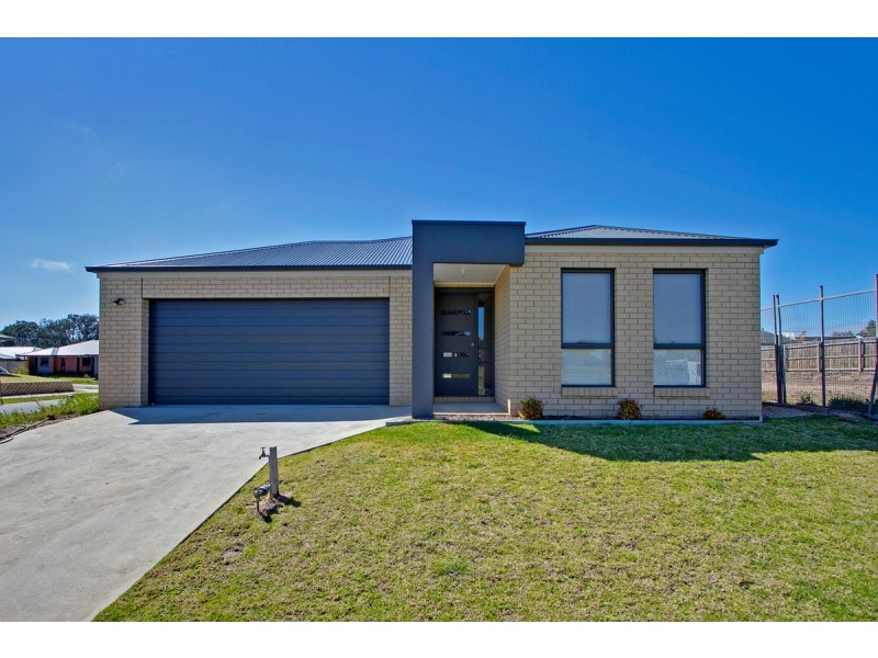 27 Woondella Boulevard, Sale VIC 3850