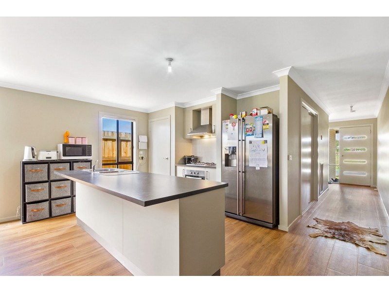 27 Woondella Boulevard, Sale VIC 3850