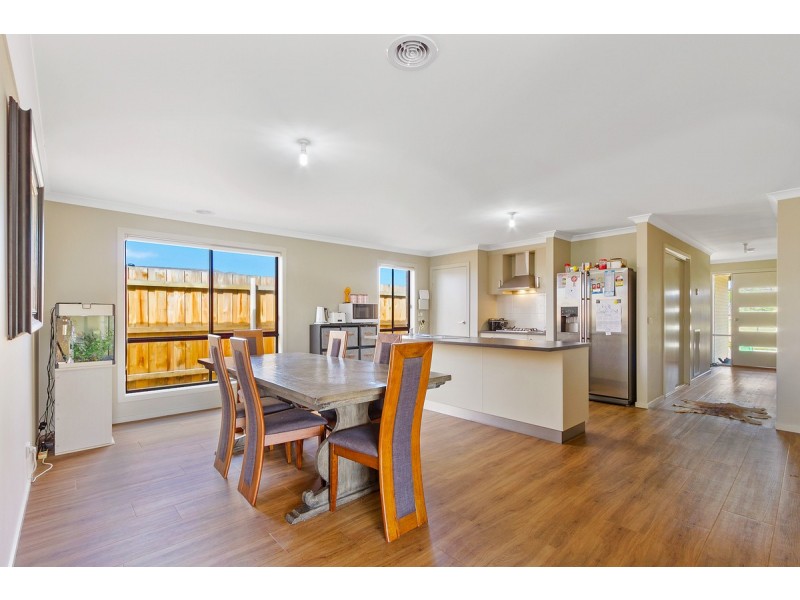 27 Woondella Boulevard, Sale VIC 3850
