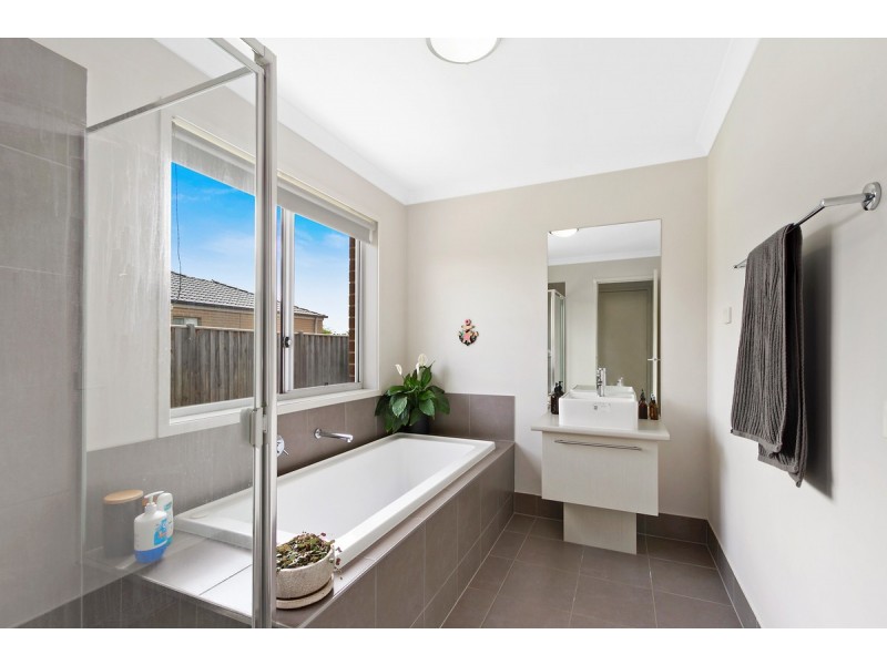 9 Ruthberg Drive, Sale VIC 3850