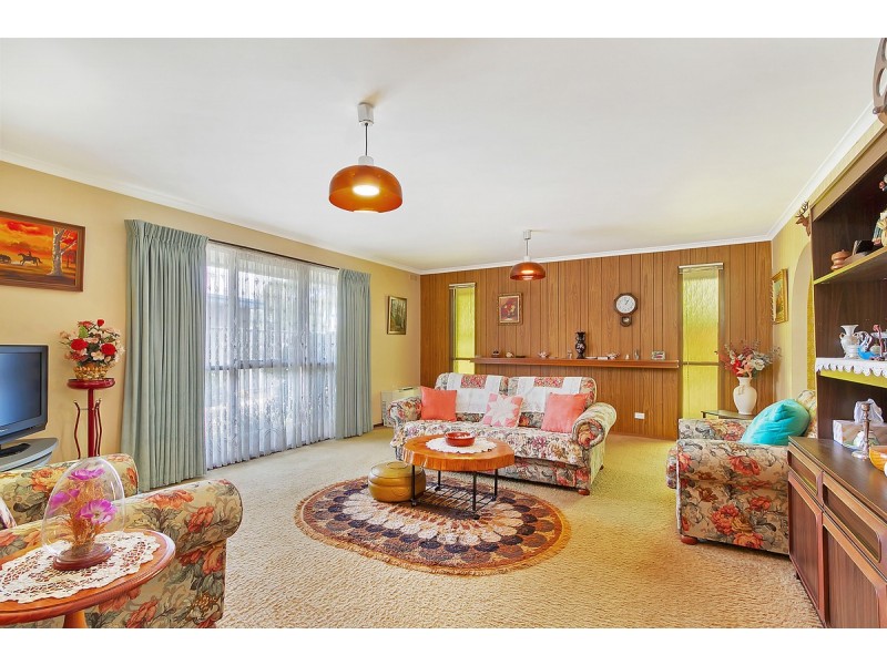 19 Valentine Crescent, Sale VIC 3850