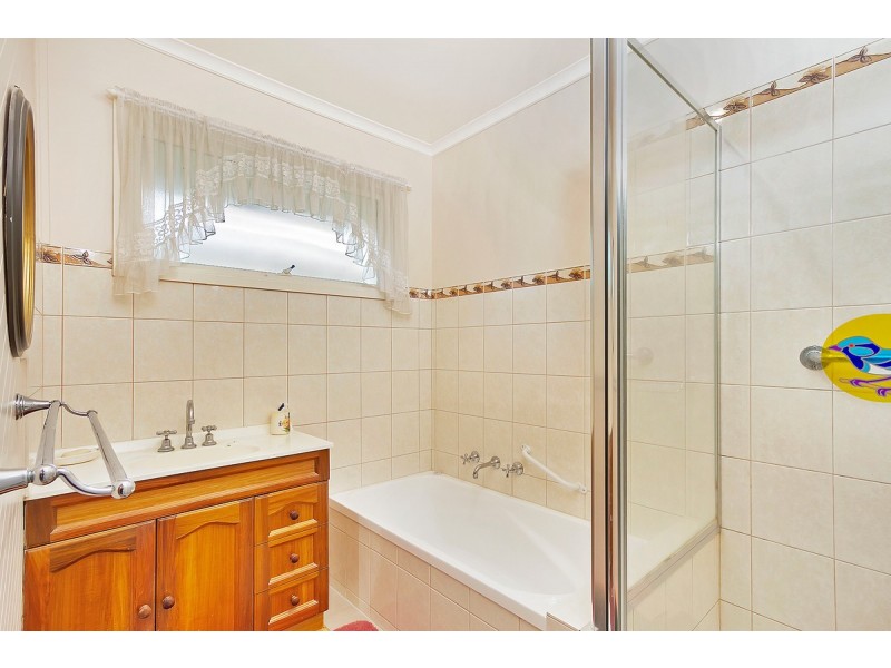 19 Valentine Crescent, Sale VIC 3850