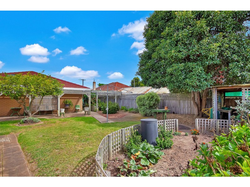 19 Valentine Crescent, Sale VIC 3850