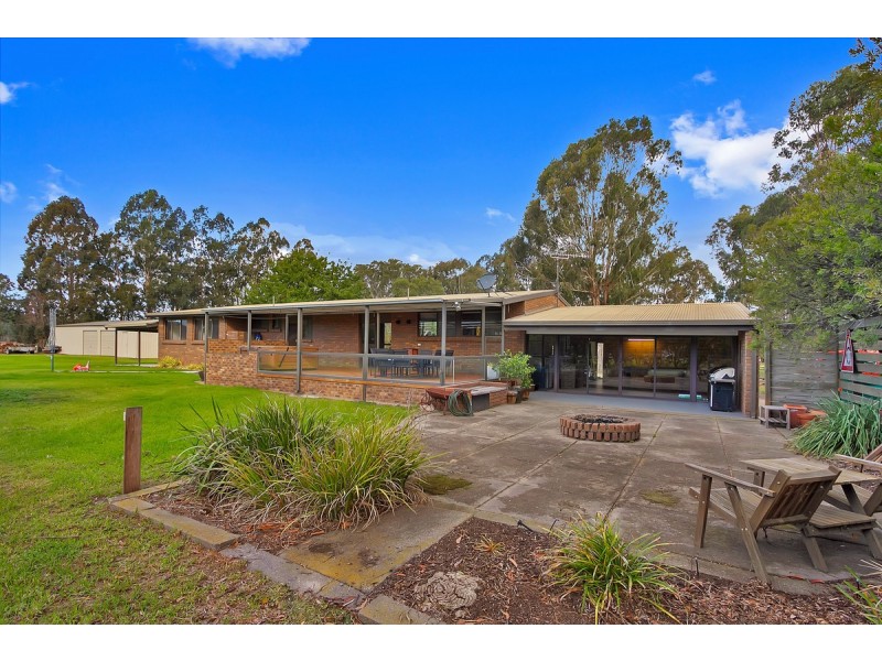 27 Carter Street, Stratford VIC 3862