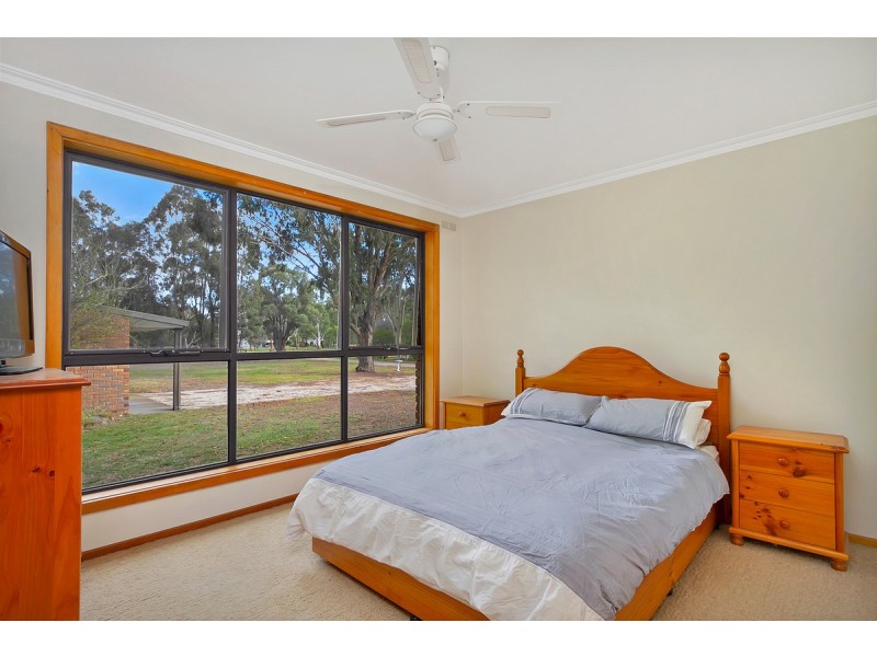 27 Carter Street, Stratford VIC 3862