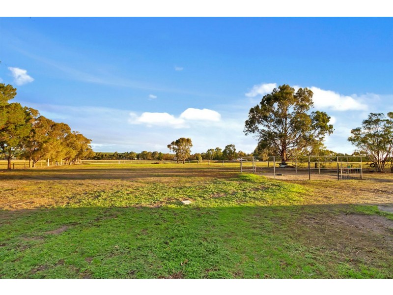 25 Newnham Road, Longford VIC 3851