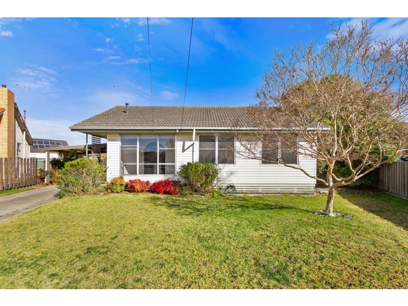 22 Overend Crescent, Sale VIC 3850
