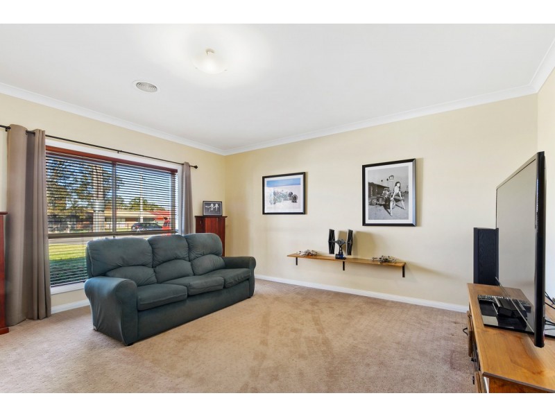 27 Buckley Street, Stratford VIC 3862