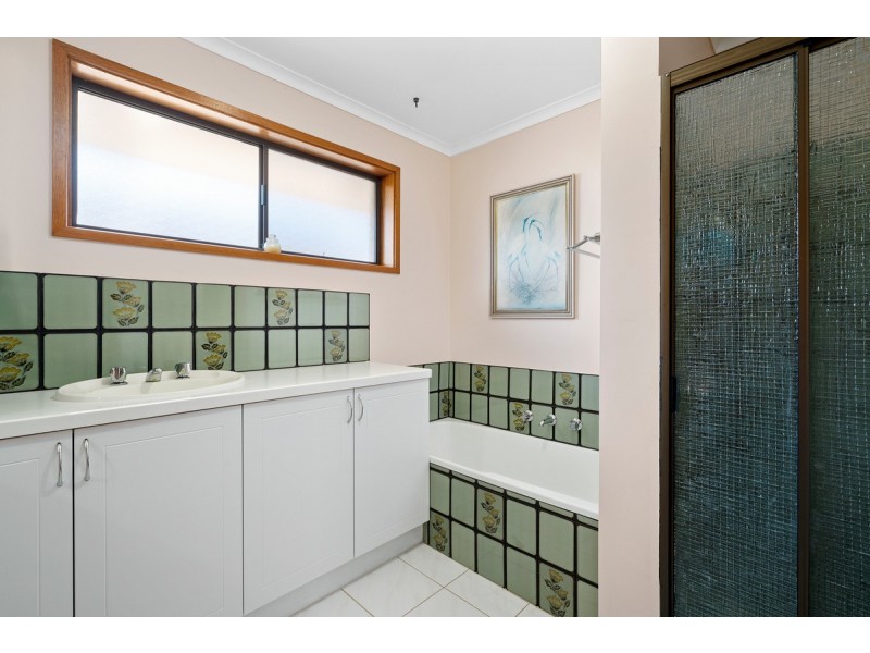 5 Alison Court, Sale VIC 3850