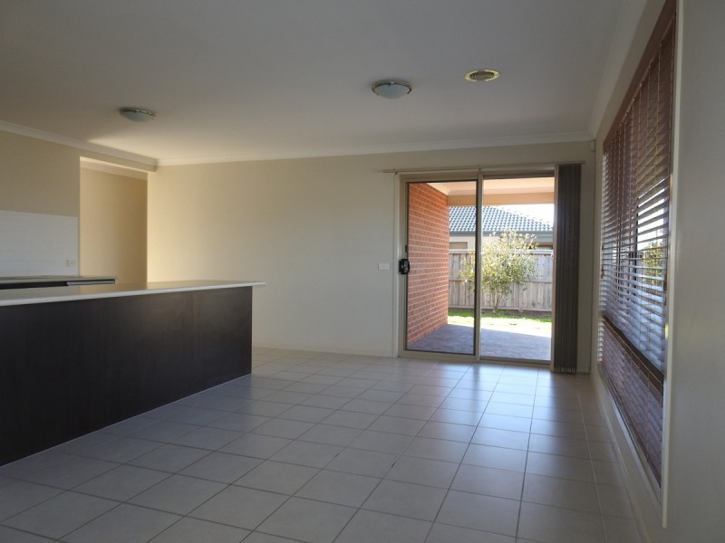 16 Ruthberg Drive,, Sale VIC 3850