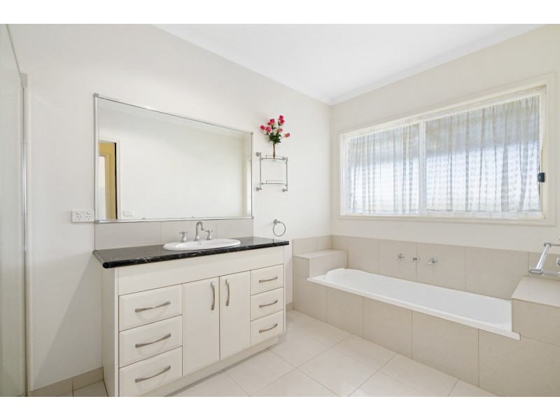 12 Galway Drive, Stratford VIC 3862