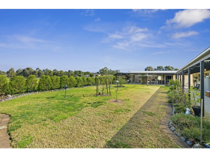 12 Galway Drive, Stratford VIC 3862
