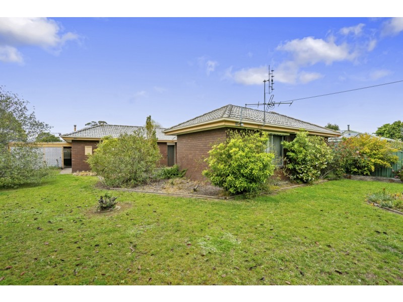 4 Helen Crescent, Sale VIC 3850