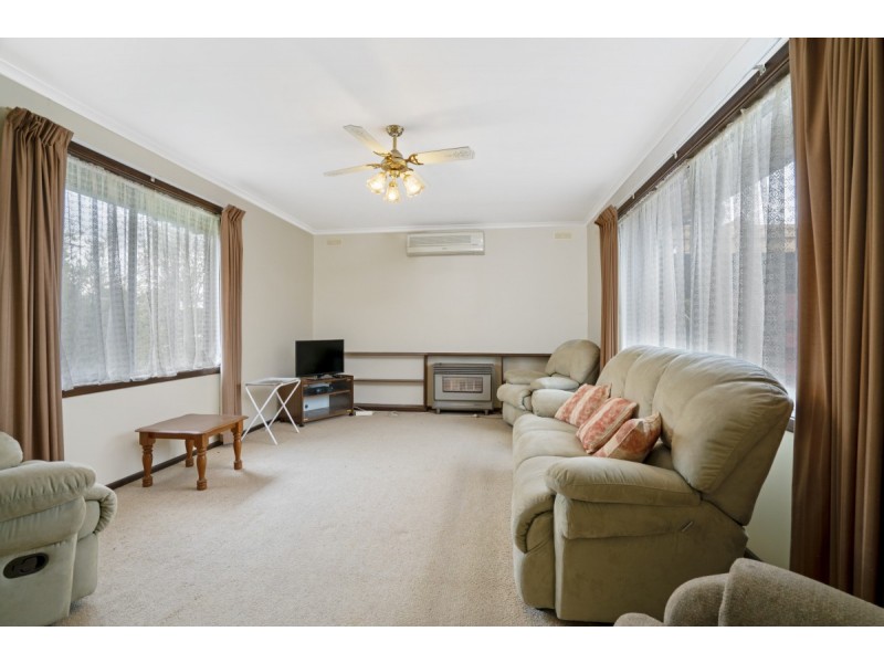 4 Helen Crescent, Sale VIC 3850
