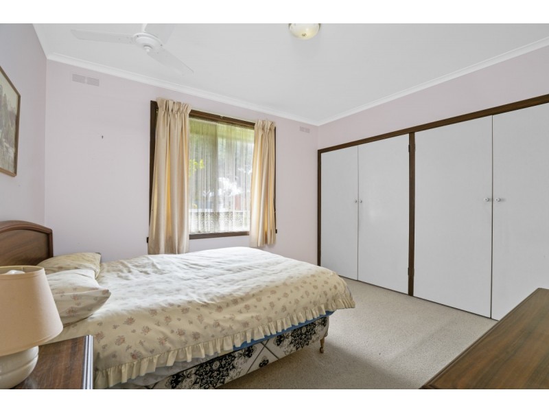 4 Helen Crescent, Sale VIC 3850