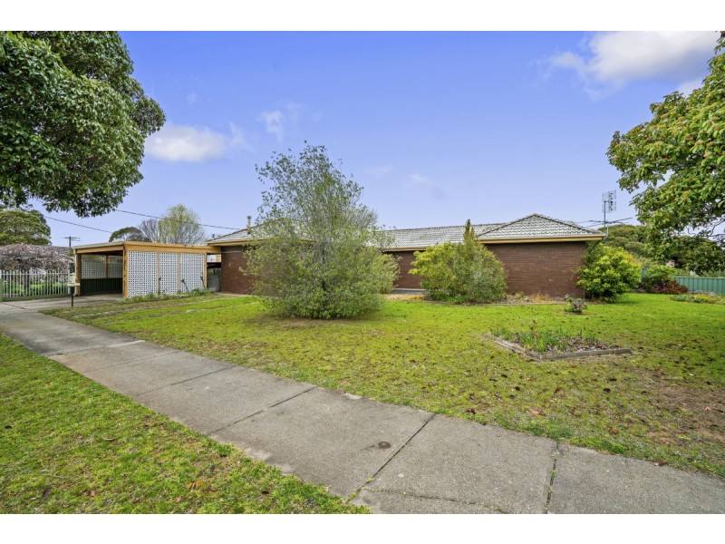 4 Helen Crescent, Sale VIC 3850