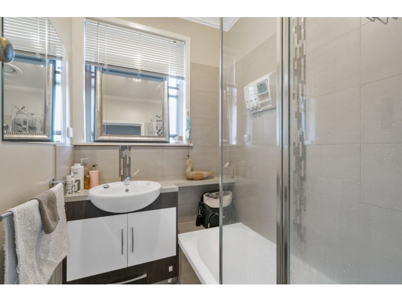 28 Overend Crescent, Sale VIC 3850