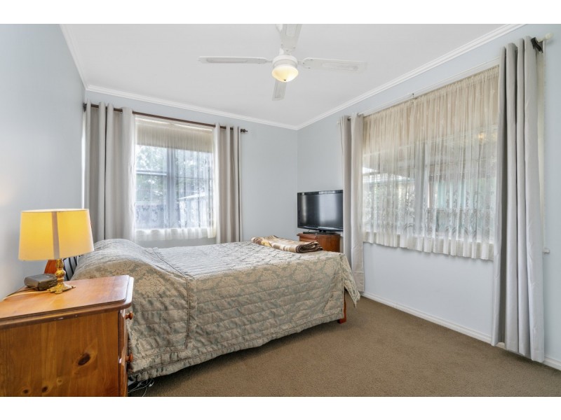 28 Overend Crescent, Sale VIC 3850