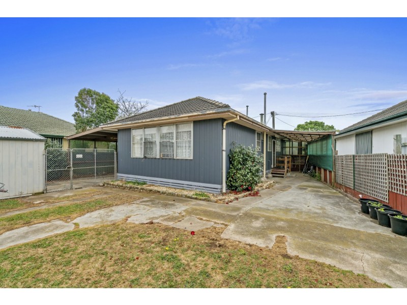 28 Overend Crescent, Sale VIC 3850