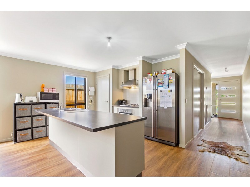 27 Woondella Boulevard, Sale VIC 3850