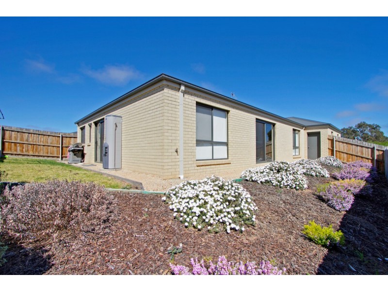 27 Woondella Boulevard, Sale VIC 3850
