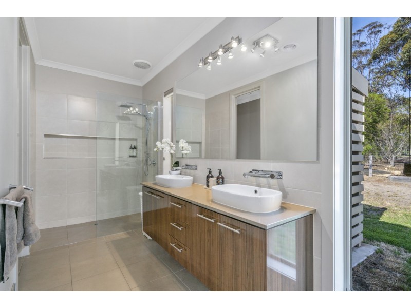 79 Newnham Road, Longford VIC 3851