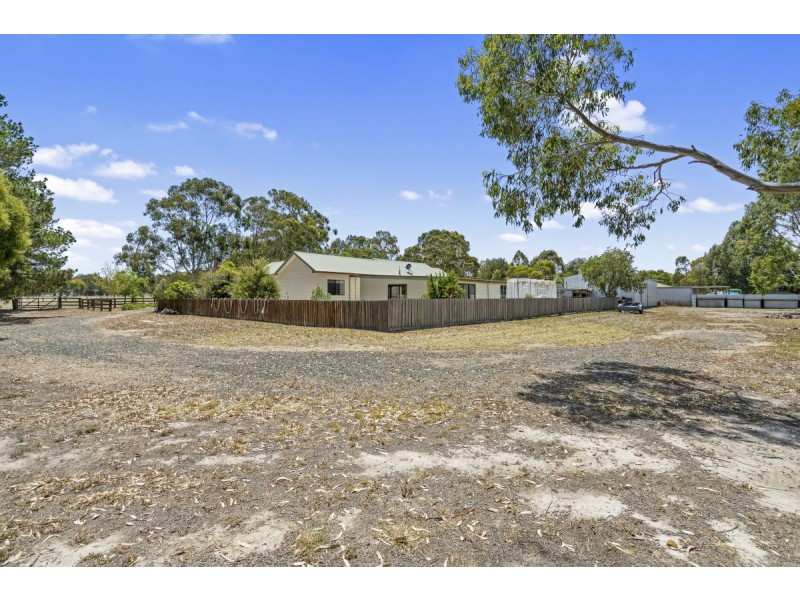 20 Carter Street, Stratford VIC 3862