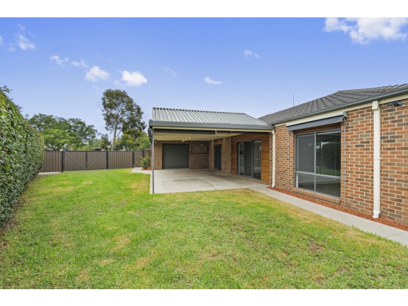 19 Mark Avenue, Sale VIC 3850