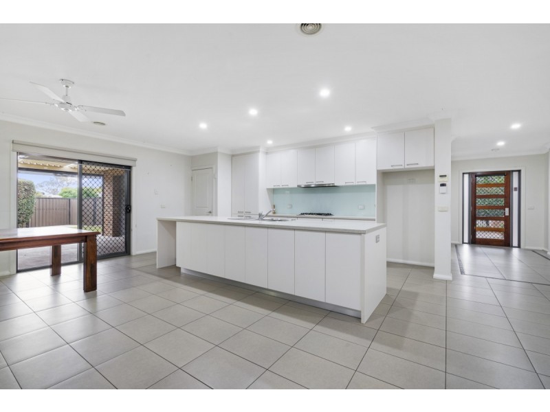 19 Mark Avenue, Sale VIC 3850