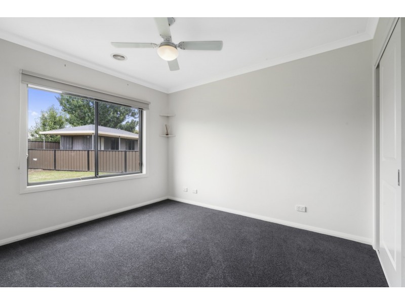 19 Mark Avenue, Sale VIC 3850