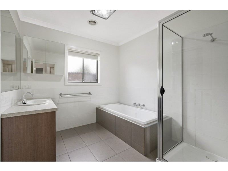 19 Mark Avenue, Sale VIC 3850