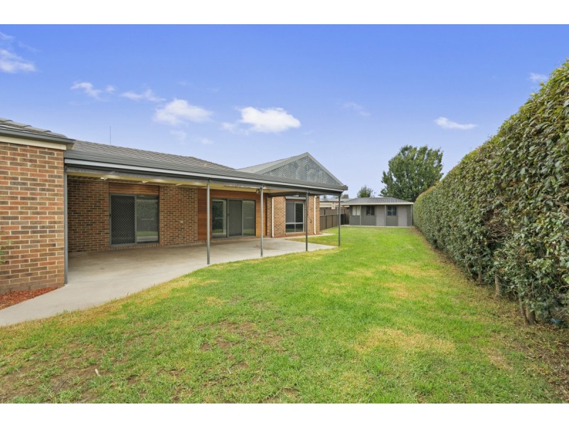 19 Mark Avenue, Sale VIC 3850