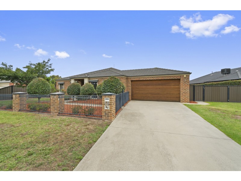 19 Mark Avenue, Sale VIC 3850