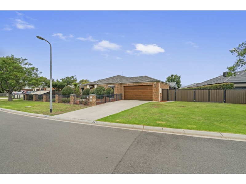 19 Mark Avenue, Sale VIC 3850