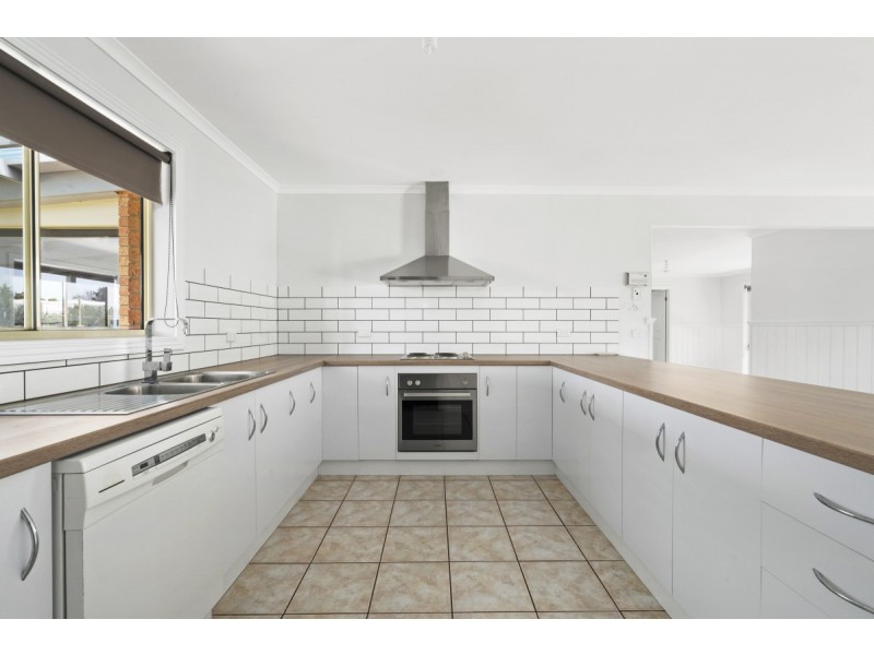 35 Llowalong Road, Stratford VIC 3862