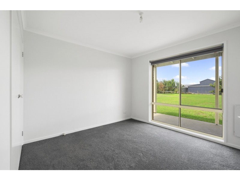 35 Llowalong Road, Stratford VIC 3862