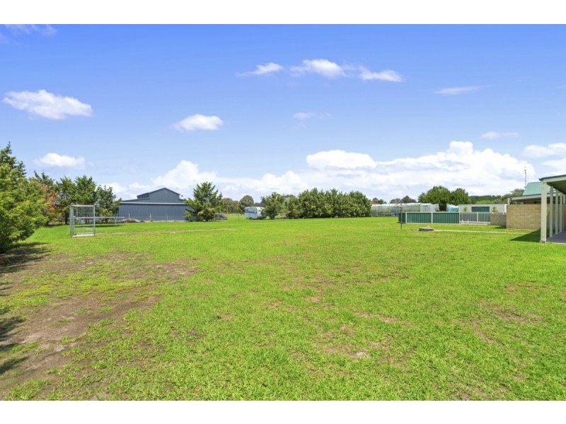 35 Llowalong Road, Stratford VIC 3862