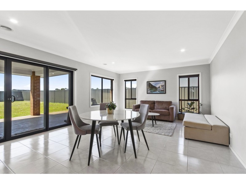 12 Burley Place, Maffra VIC 3860
