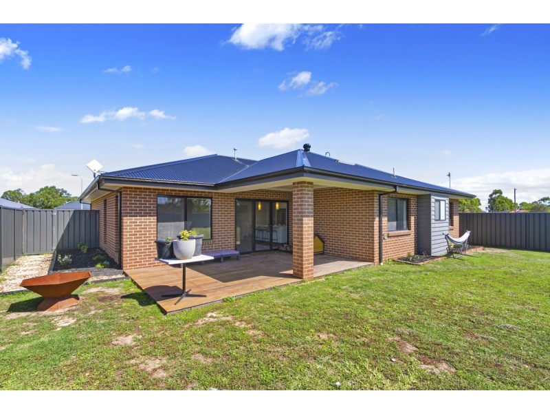 12 Burley Place, Maffra VIC 3860