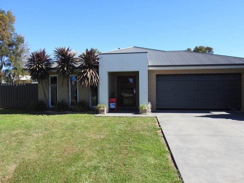 8 Melanie Court, Sale VIC 3850