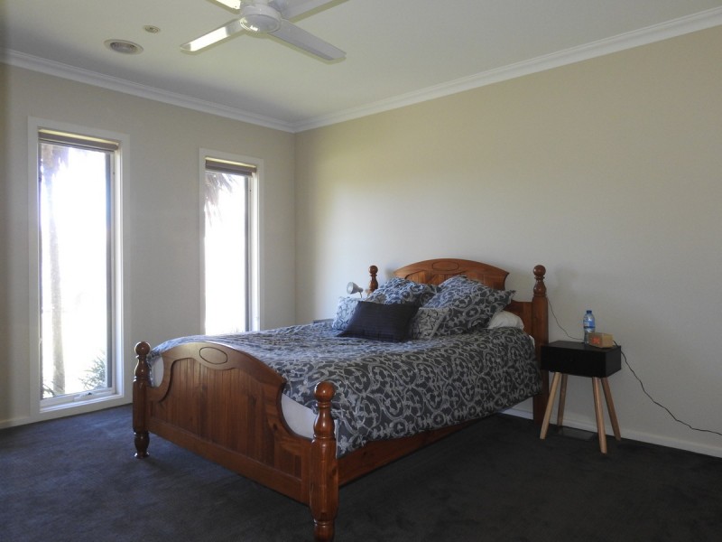 8 Melanie Court, Sale VIC 3850