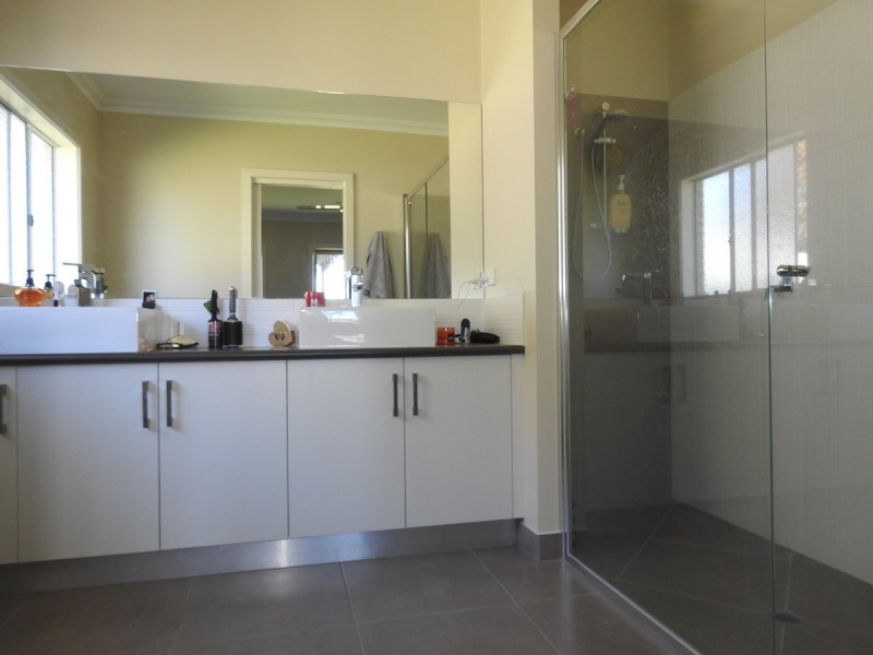 8 Melanie Court, Sale VIC 3850