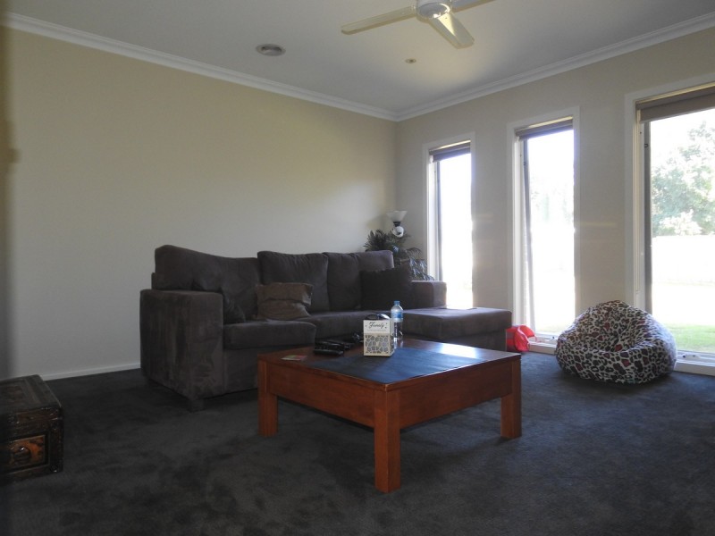8 Melanie Court, Sale VIC 3850