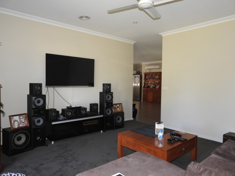 8 Melanie Court, Sale VIC 3850